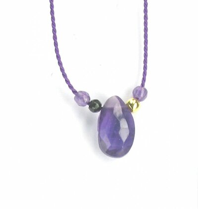 AnnS violette Seidenkette mit Amethyst, Spinell, vergoldet