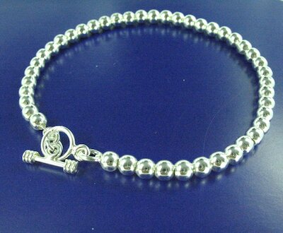 Mystic Maja Kugel-Armband Knebelverschluss 4mm, Silber